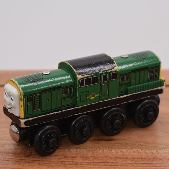 Derek 2003 Thomas the Tank & Friends Wooden Railway Learning Curve Round Magnet - Picture 2 of 10